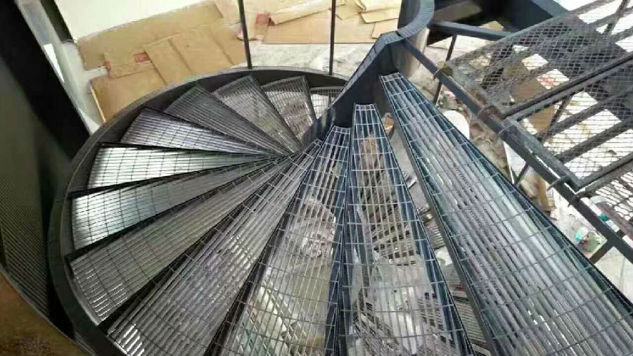樓梯踏步格柵